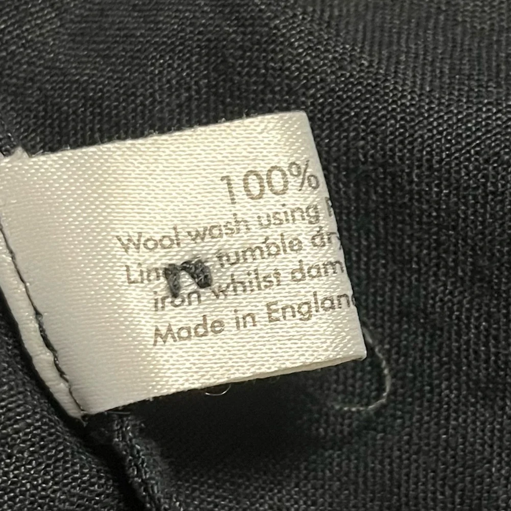 *SOLD* Eskandar 100% Linen 3/4 Sleeve Top (Runs L) - Picture 7 of 7